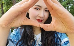 母亲群发新年快乐误发成新婚快乐